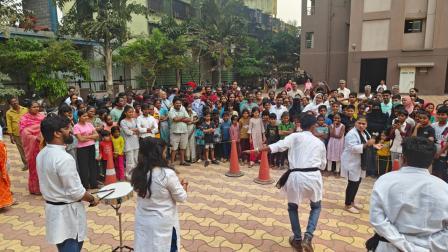 Dharavi Redevelopment Project: પુનર્વસન સાથે સ્વચ્છતા, જીવનશૈલી સુધારવા ઝુંબેશ