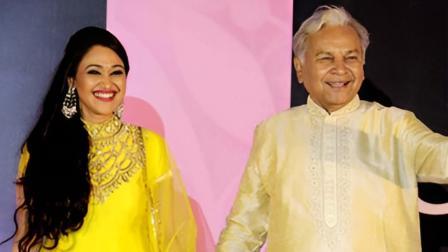 દિશા વાકાણીની પિતા ભીમ વાકાણી સાથેની સોશ્યલ મીડિયા પરથી લેવાયેલી તસવીર