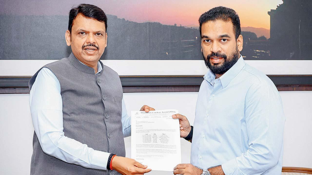 મીટિંગ દરમિયાનની ક્ષણ