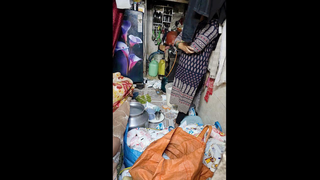 વર્સોવા વિસ્તારના એક ઘરમાં છાપો મારીને મિક્સિંગ કરવામાં આવતું દૂધ FDAએ જપ્ત કર્યું હતું