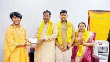 ભૂતપૂર્વ ચીફ જસ્ટિસ ઑફ ઇન્ડિયા ભૂષણ ગવઈની સપરિવાર બાગેશ્વરબાબાની મુલાકાતથી વિવાદ