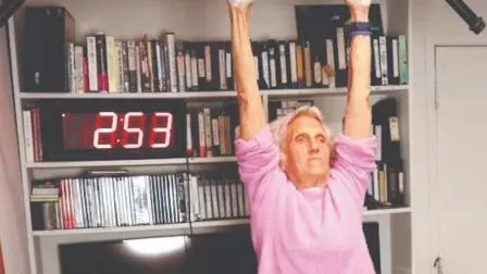 ૯૦ વર્ષની ઉંમરે સળિયા પર બે મિનિટથી વધુ લટકી રહેવાનો રેકૉર્ડ બનાવ્યો