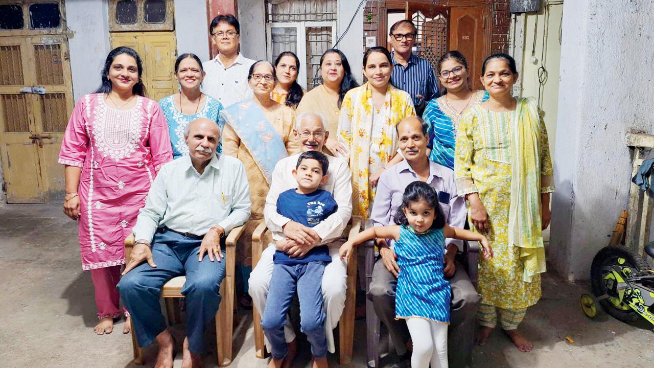 ગોકુલધામ સોસાયટી જેવો છે ગિરગામના એક બિલ્ડિંગનો ત્રીજો માળ