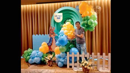 હાફ વે ટુ વન થીમના ડેકોરેશન સાથે હિતેન ગડા