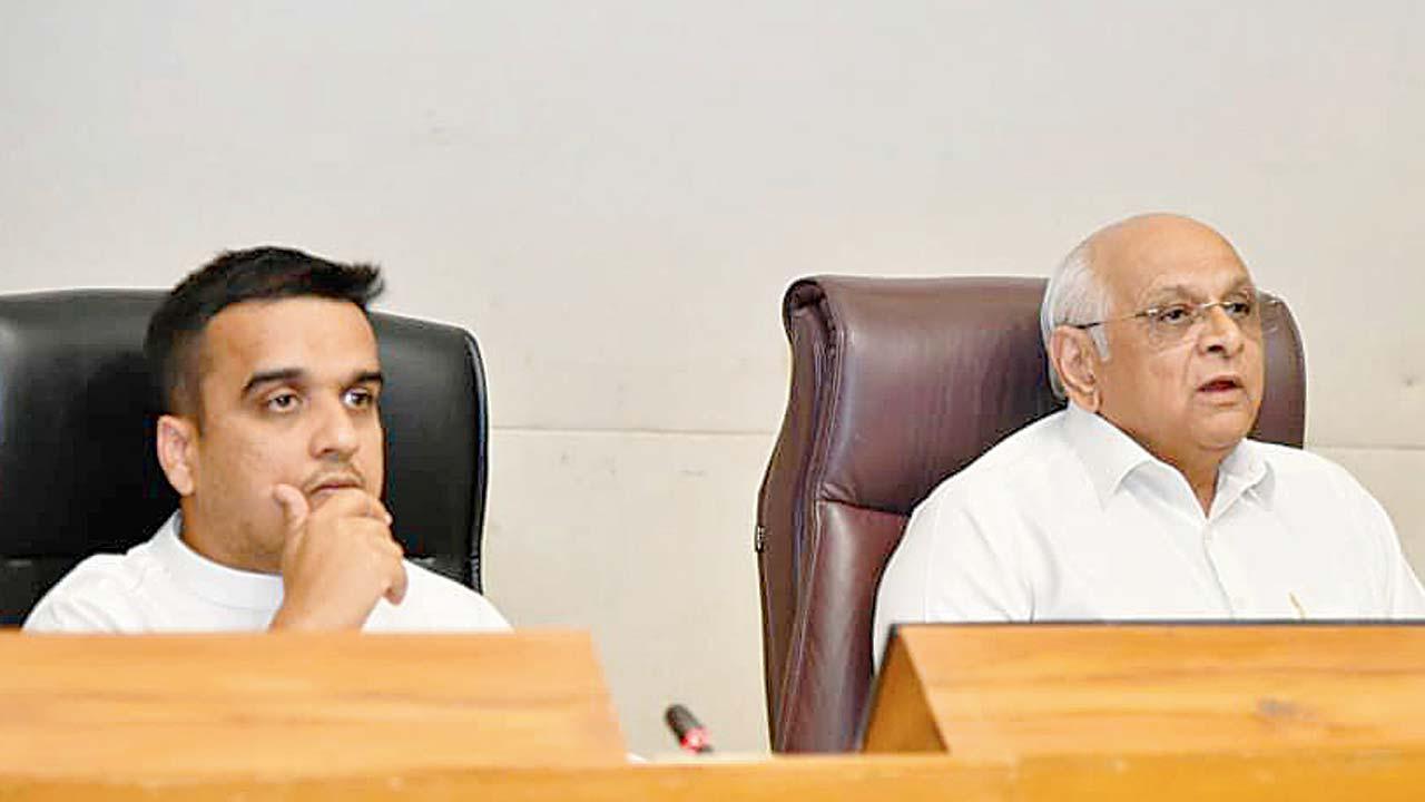 ગઈ કાલે પ્રેસ-કૉન્ફરન્સમાં ભૂપેન્દ્ર પટેલ અને હર્ષ સંઘવી.