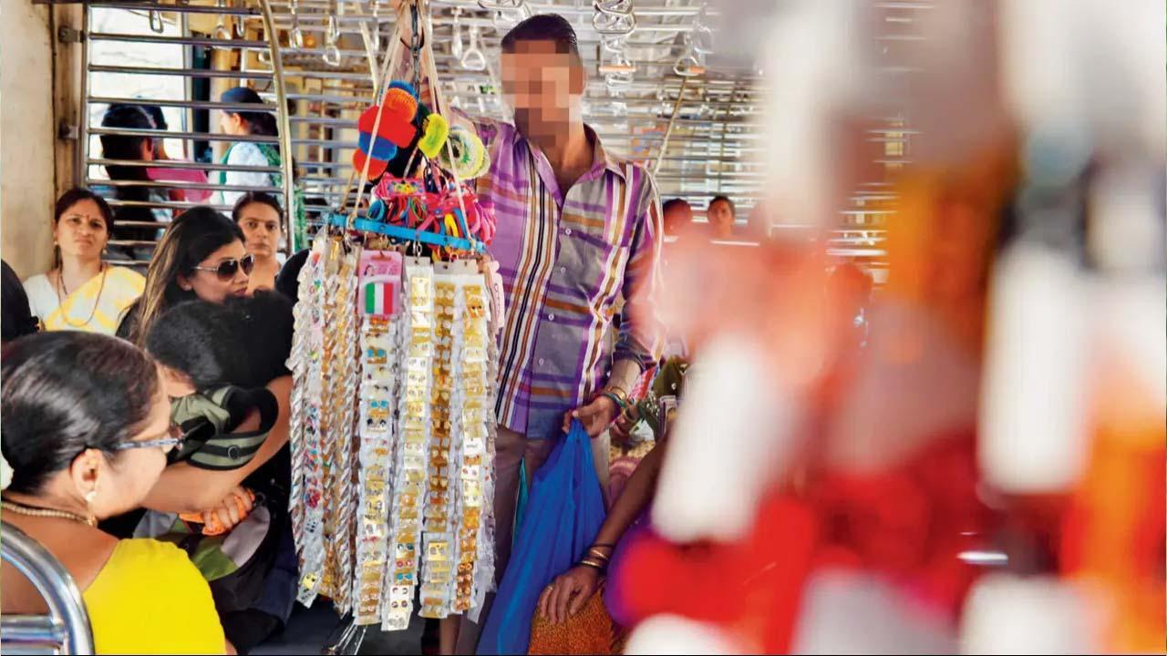 લોકલ ટ્રેનમાંથી ત્રણ મહિનામાં ૯૫૦૦ ફેરિયા અને ભિક્ષુકો પકડાયા