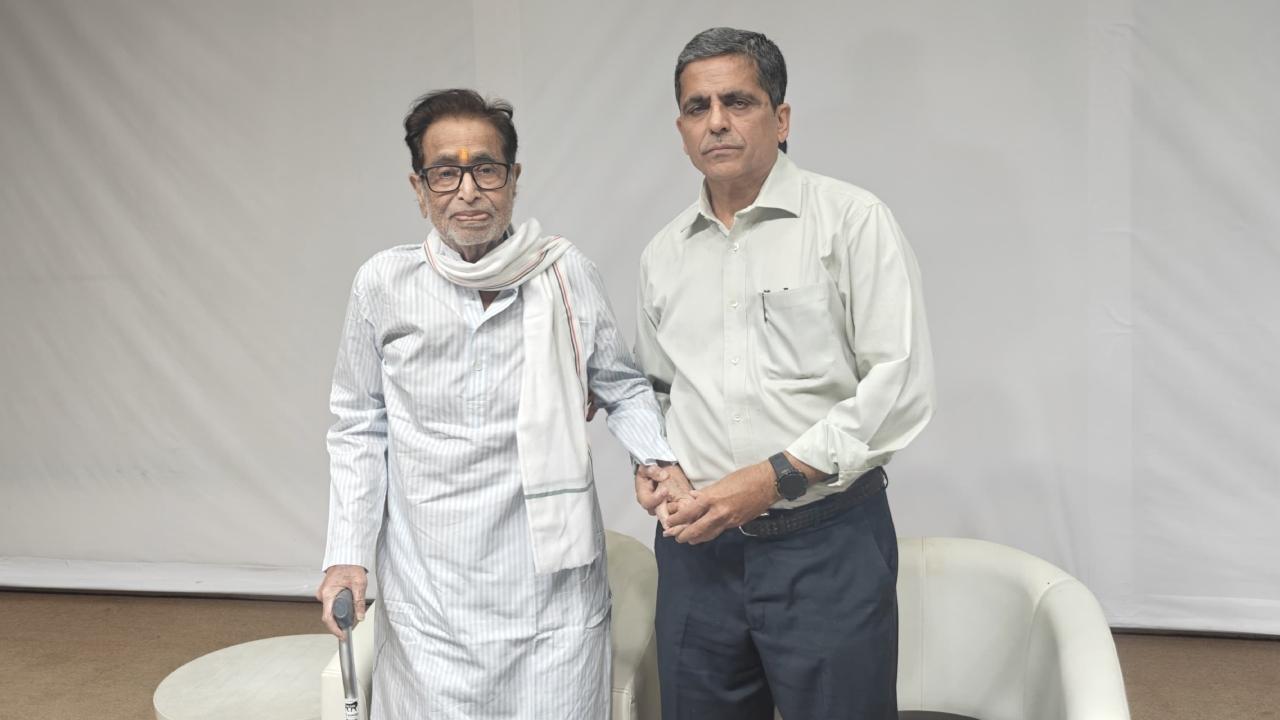 પંડિત હૃદયનાથ મંગેશકર અને ડો. ધનંજય કેલકર