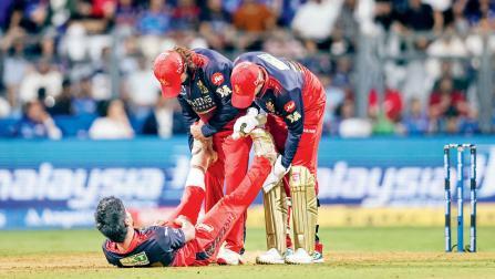 બૅન્ગલોરના વિકેટકીપર જિતેશ શર્મા અને કૅપ્ટન રજત પાટીદાર પેસ બોલર રસિક સલામના પગ-ખેંચાણ દરમ્યાન તેને મદદ કરતા જોવા મળ્યા હતા. 