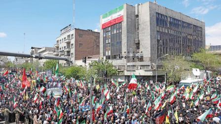 યુદ્ધવિરામ પછી ગુરુવારે ઈરાનમાં સુપ્રીમ લીડર આયાતોલ્લા અલી ખામેનેઈના મૃત્યુની યાદમાં હજારો ઈરાનીઓએ સ્મરણાંજલિ આપતી રૅલી કાઢી હતી.