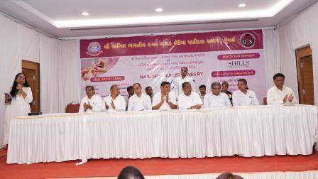 મુંબઈમાં શ્રી અખિલ ભારતીય કચ્છ વાગડ લેવા પાટીદાર સમાજ મહિલા ઉત્કર્ષ સમિતિ દ્વારા સૌથી મોટાં નેઇલ આર્ટ ટ્રેનિંગ વર્કશોપ દરમિયાનની તસવીરો