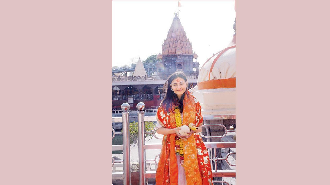 જાનકી બોડીવાલા ગઈ કાલે ઉજ્જૈન પહોંચી હતી