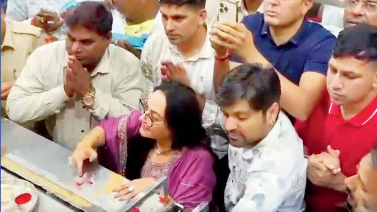 જયા પ્રદાએ ભાવપૂર્વક ખાટુ શ્યામ મંદિરમાં કર્યાં દર્શન