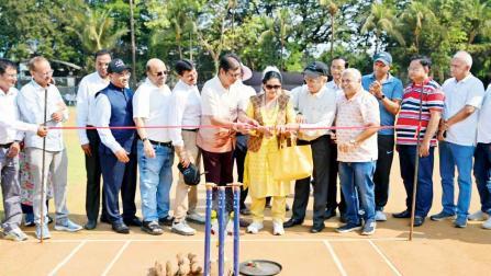 ઉદ્ઘાટન દરમ્યાન રેખા અજિત વાડેકર, ક્રિકેટ અસોસિએશનના પ્રેસિડન્ટ કરસન ઘાવરી, ઘાટકોપર જૉલી જિમખાનાના ચૅરમૅન રજનીકાન્ત શાહ, સેક્રેટરી મુકેશ બદાણી તેમ જ અન્ય મૅનેજિંગ કમિટી-મેમ્બરો.