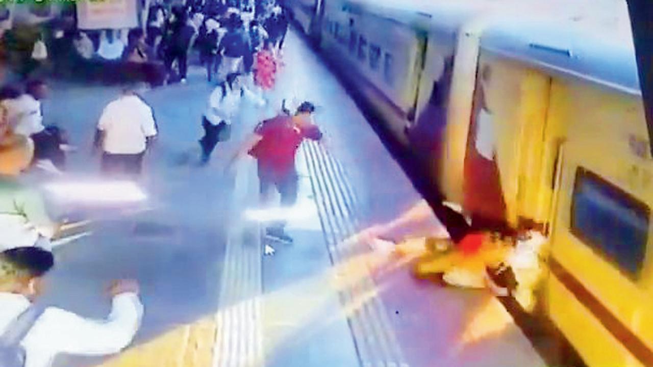 કલ્યાણ સ્ટેશનના પ્લૅટફૉર્મ-નંબર પાંચ પર બનેલી ઘટના