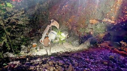 ગુપ્તકાશી પાસે આ કાર ૫૦ મીટર ખાઈમાં પડી હતી