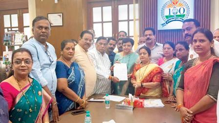 ભૂતપૂર્વ મેયર કિશોરી પેડણેકરના નેતૃત્વમાં શિવસેના (UBT)ના પ્રતિનિધિમંડળે KEMનું નામ બદલવાના નિર્ણયનો વિરોધ કરવા માટે KEMના ડીનને એક મેમોરેન્ડમ સુપરત કર્યું હતું. 