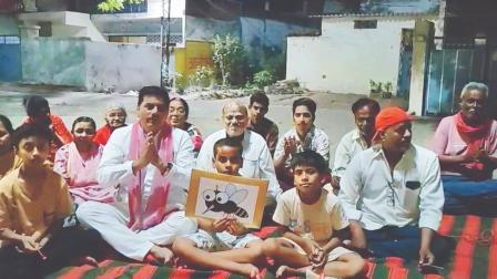 મચ્છરોથી પરેશાન લોકોએ મચ્છર ચાલીસા ગાઈને વિરોધ કર્યો