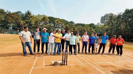 ગઈ કાલે ટુર્નામેન્ટના ઉદ‍્ઘાટન પ્રસંગે પ્રશાંત કારિયા, નિશીથ ગોળવાલા, ગૌરાંગ મોદી, મથુરાદાસ ભાનુશાલી અને ક્રિકેટ સબ-કમિટીના સભ્યો.