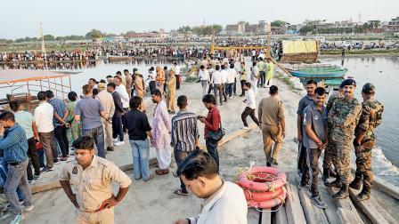 મથુરામાં ગઈ કાલે બપોરે યમુના નદીમાં નાવ ઊથલી પડતાં લોકોની ભીડ એકઠી થઈ ગઈ હતી. મોડી સાંજ સુધી મિસિંગ લોકોને શોધવા માટે રેસ્ક્યુ ઑપરેશન મોડી સાંજ સુધી ચાલ્યું હતું