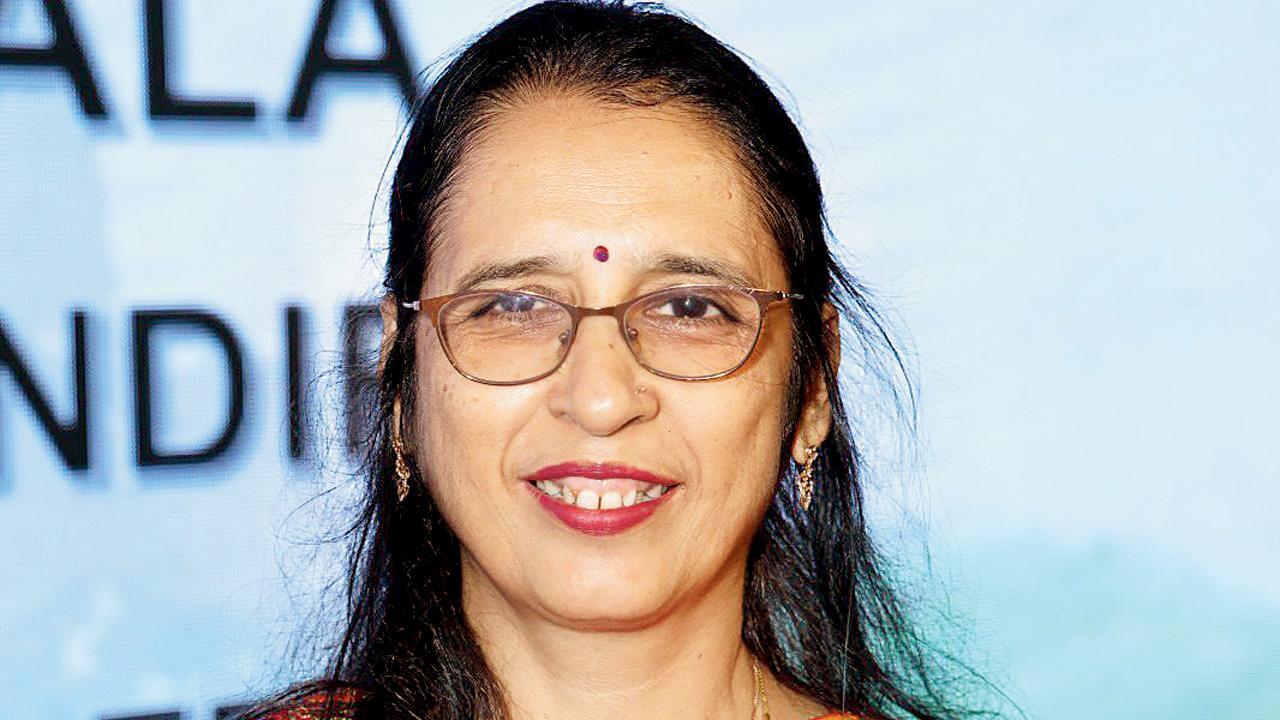 નંદા એન. ઠક્કર ઘાટકોપરમાં આવેલી શ્રી પંડિત રત્નચંદ્રજી જૈન કન્યાશાળાનાં એક્સ-સ્ટુડન્ટ અને વર્તમાન પ્રિન્સિપાલ છે