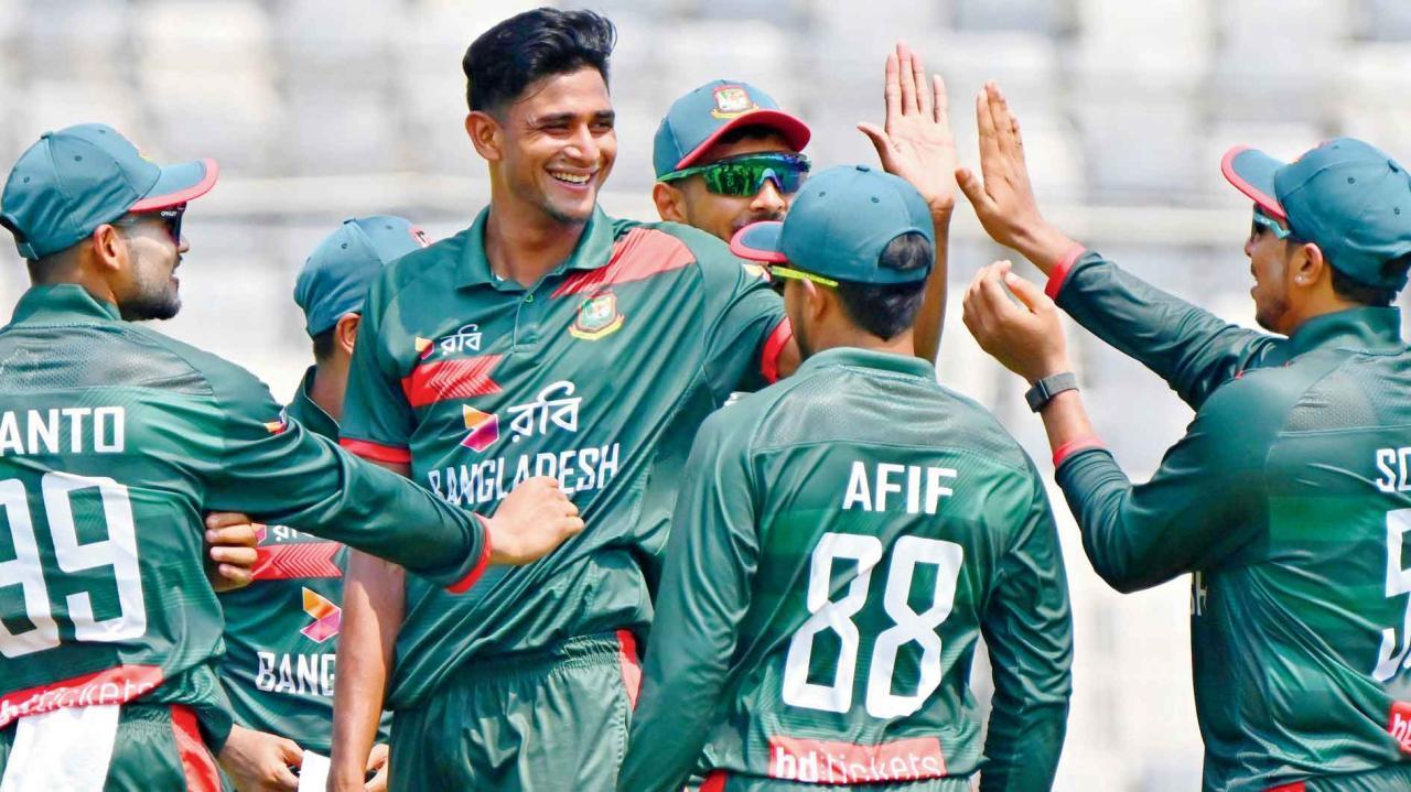 નાહિદ રાણાએ પાંચ વિકેટ લીધી હતી.