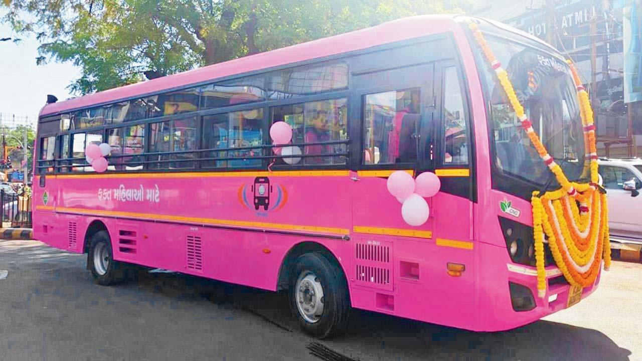 પિન્ક બસ-સર્વિસ