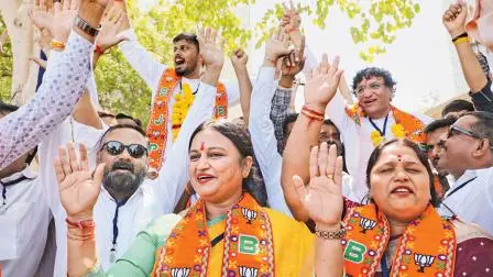 ગઈ કાલે રાજકોટમાં વિજયોત્સવ મનાવતા BJPના કાર્યકરો