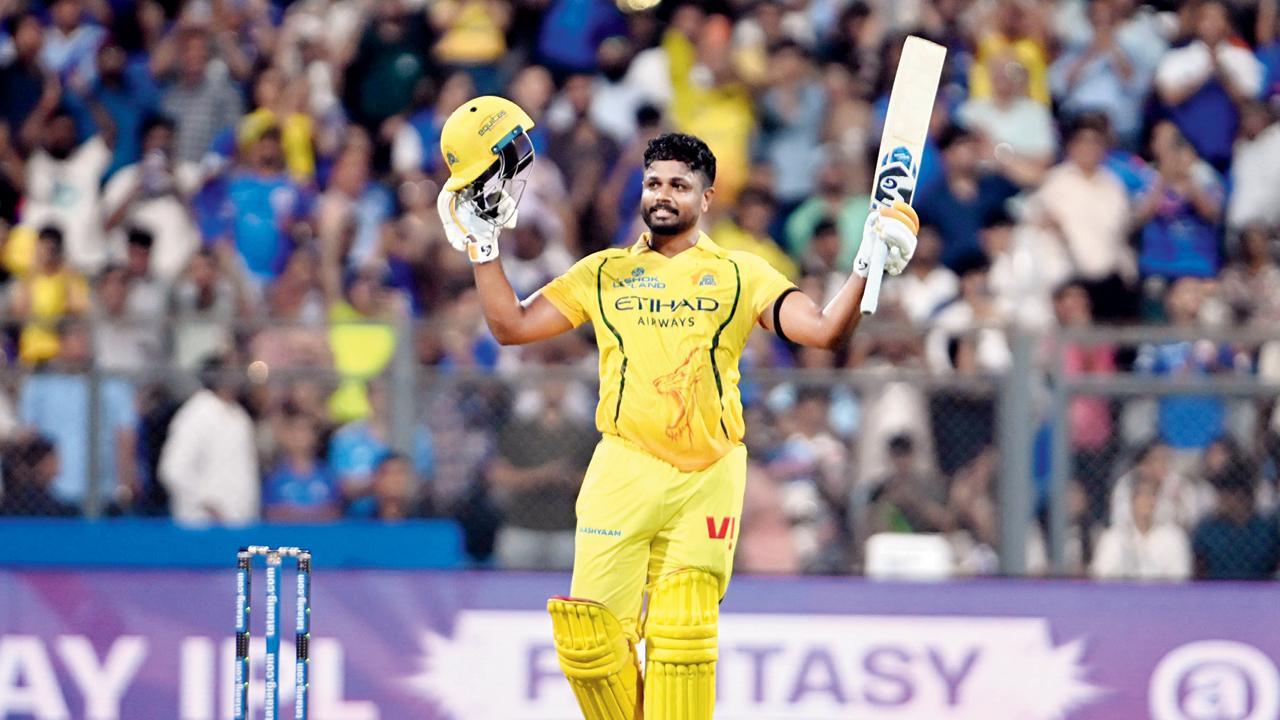 સંજુનું પ્રદર્શન: રન-૧૦૧, બૉલ-૫૪, ફોર-૧૦, સિક્સ-૬, સ્ટ્રાઇક-રેટ-૧૮૭.૦૪