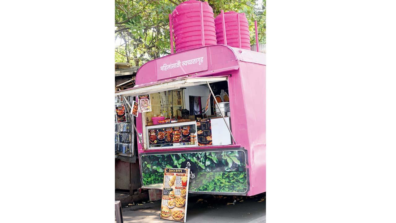 મહિલાંસાઠી સ્વચ્છતાગૃહ બસમાં ચાલતું કૅફે.