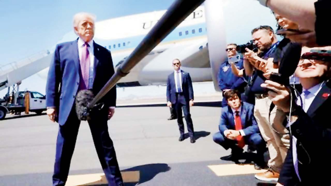 સોશ્યલ મીડિયા યુઝર્સે કહ્યું હતું કે તેઓ પોતાનું સંતુલન ગુમાવી રહ્યા હોય એવું જણાય છે.