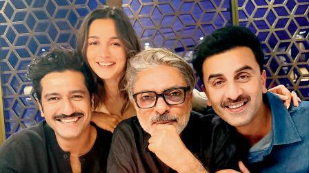 દરેક સભ્યને સેટમાં પ્રવેશ કરતાં પહેલાં પોતાનું ડિવાઇસ જમા કરાવવું પડે છે