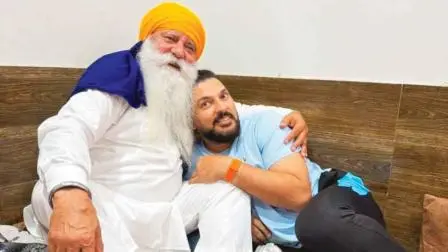 યોગરાજ સિંહની ૬૮મી વર્ષગાંઠ પર યુવરાજ સિંહે પપ્પાના ઘરે કરી હતી સરપ્રાઇઝ વિઝિટ