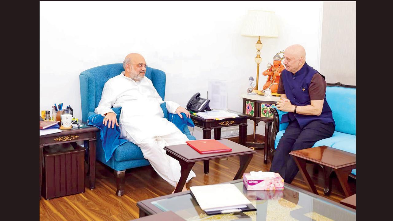 અનુપમ ખેર અને અમિત શાહ