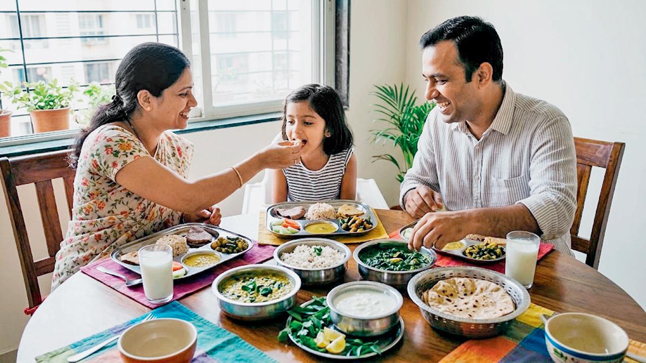 જન્ક-ફૂડનું ક્રેવિંગ ઘટાડવા માટે માત્ર સ્કૂલોની આસપાસ પ્રતિબંધ પૂરતો નથી, પરિવારનું ફૂડ માઇન્ડસેટ બદલવું જરૂરી