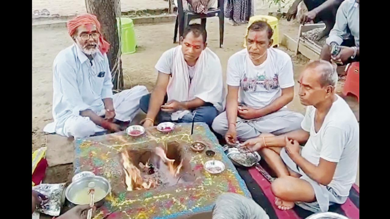 સાકર સસ્તી થાય એ માટે હવનઃ શુગરના ભાવ ઘટી જાય, ઓમ સ્વાહા