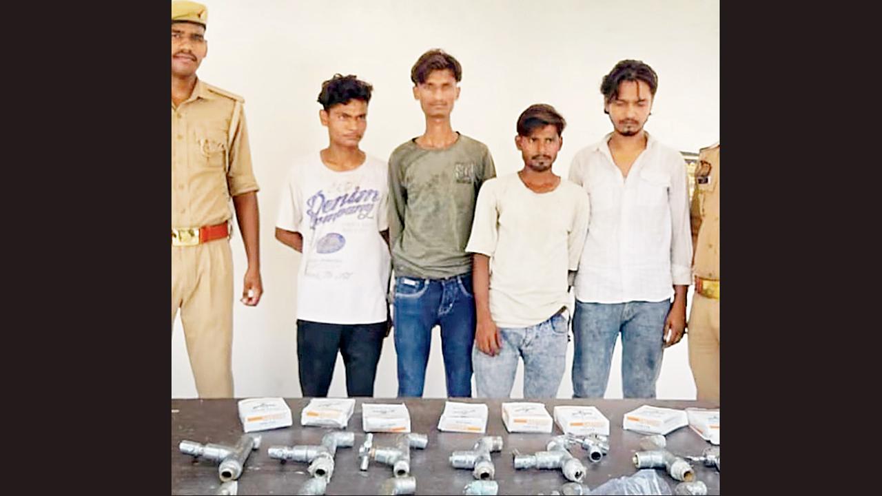 ચોરોને કંઈ ન મળ્યું તો નળ ચોરી ગયા