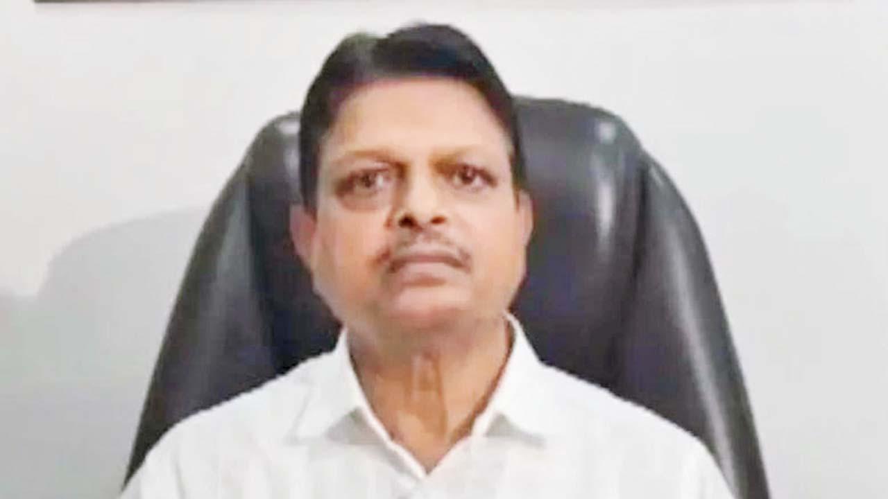 રમેશ મ્હાત્રે.
