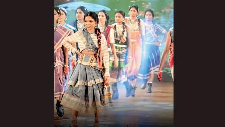 બંદૂક છોડીને ફૅશનના રૅમ્પ પર ઊતરી નક્સલી મહિલાઓ