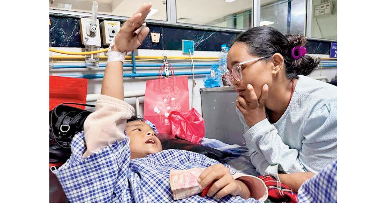 દીકરા ઝોયલ સાથે હૉસ્પિટલમાં મમ્મી.