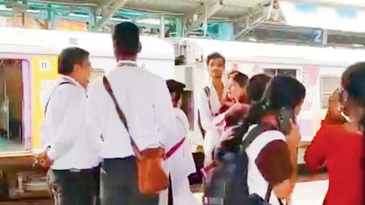 પ્રતીકાત્મક તસવીર