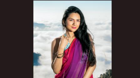  આકાંક્ષા ચમોલા 