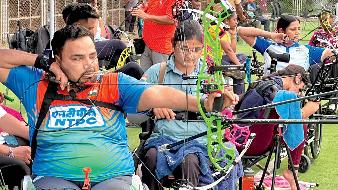 ગાંધીનગરમાં ટ્રેઇનિંગ લઈ રહેલા તીરંદાજો. 