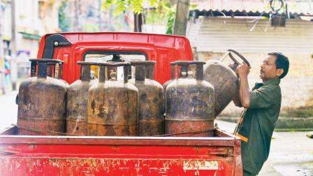 કમર્શિયલ LPG સિલિન્ડરના ભાવમાં ૧૯૪ રૂપિયાનો ઘટાડો