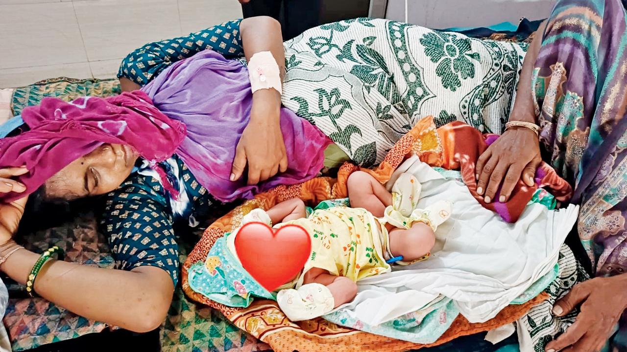 વડોદરા જિલ્લામાં નવજાત બાળક સાથે મમ્મી