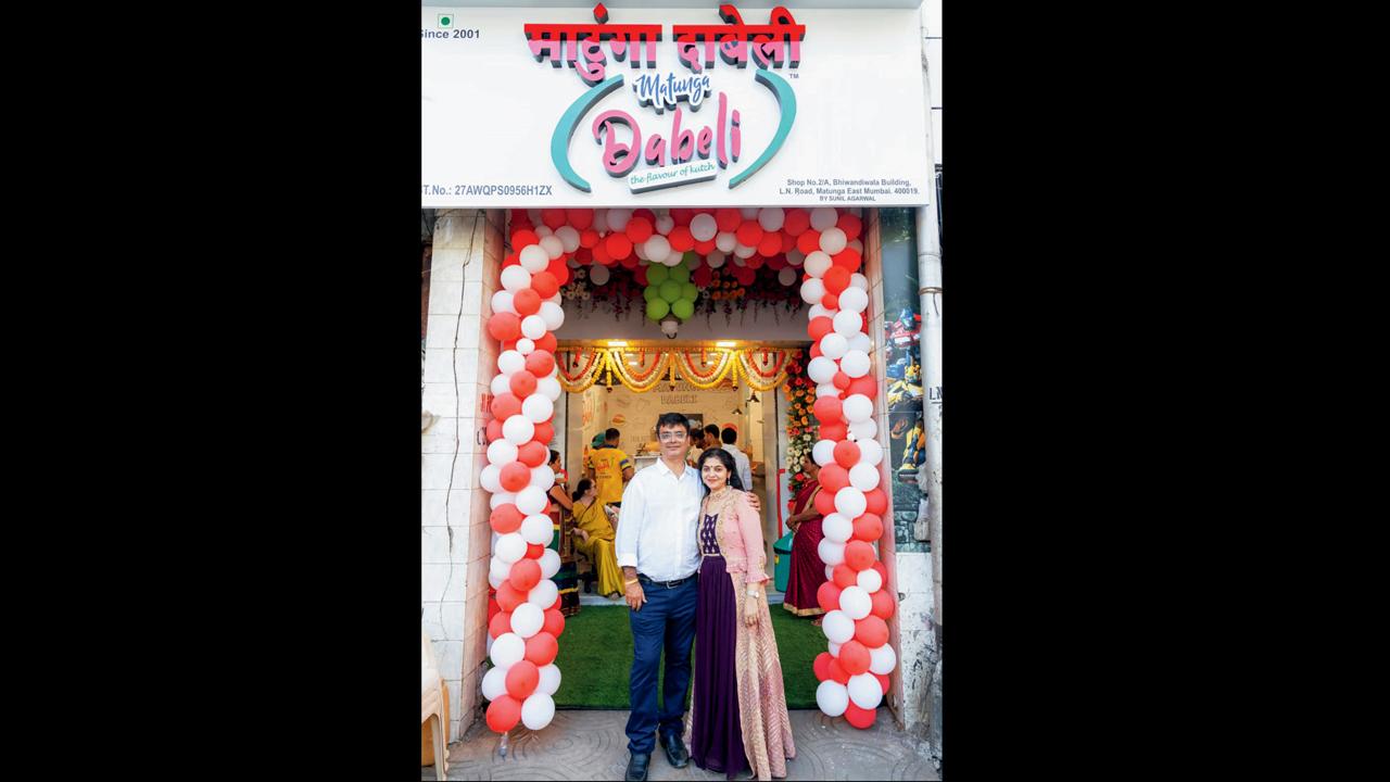બન પાંઉમાંથી બનેલી સ્વીટ ઍન્ડ સ્પાઇસી દાબેલી ટ્રાય કરવી છે?
