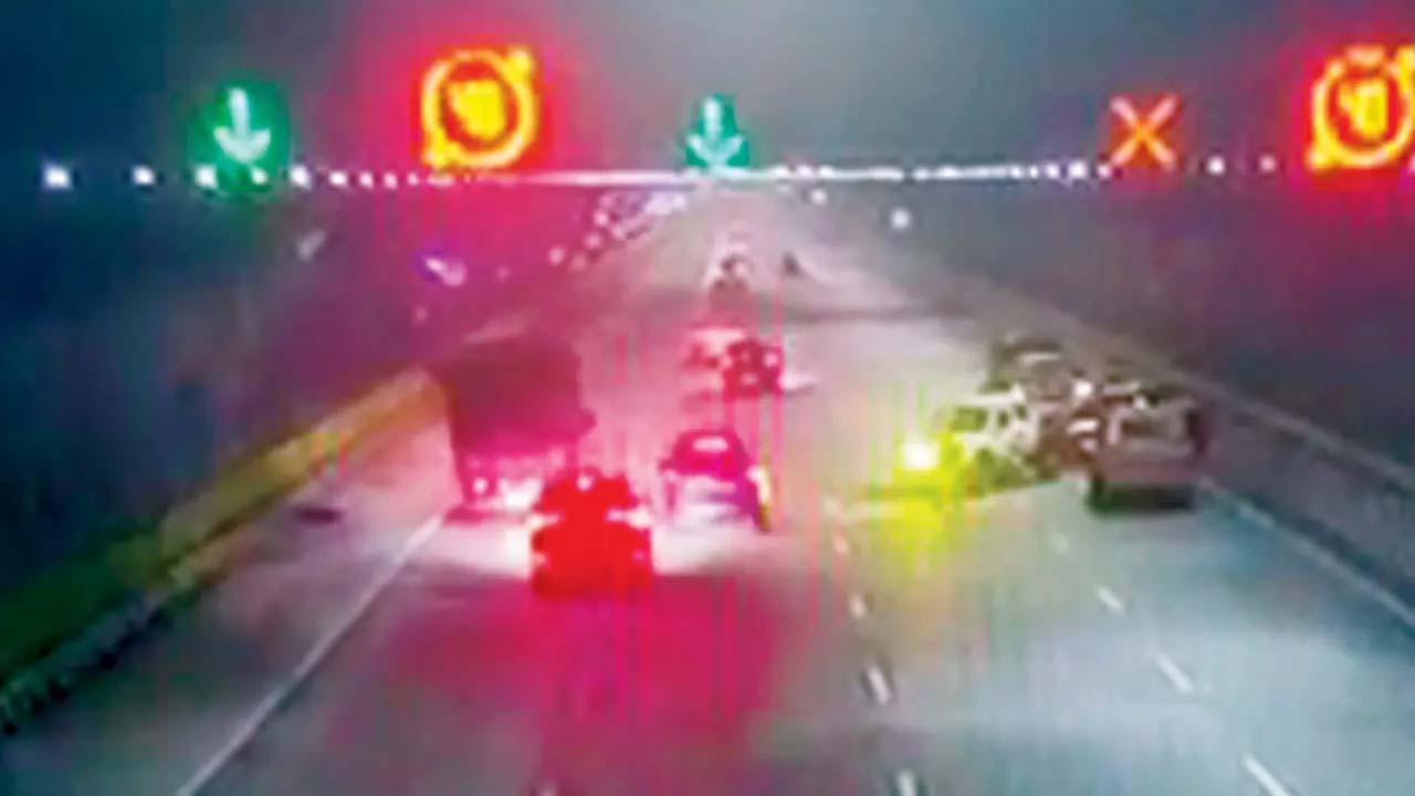  ગુરુવારે થયેલા અકસ્માતનું CCTV ફૂટેજ, જેના પગલે કાર્યવાહી કરવામાં આવી.