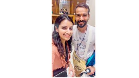 ભાવેશ ધનેશા તેની બહેન ચારુ ભંડારી સાથે.