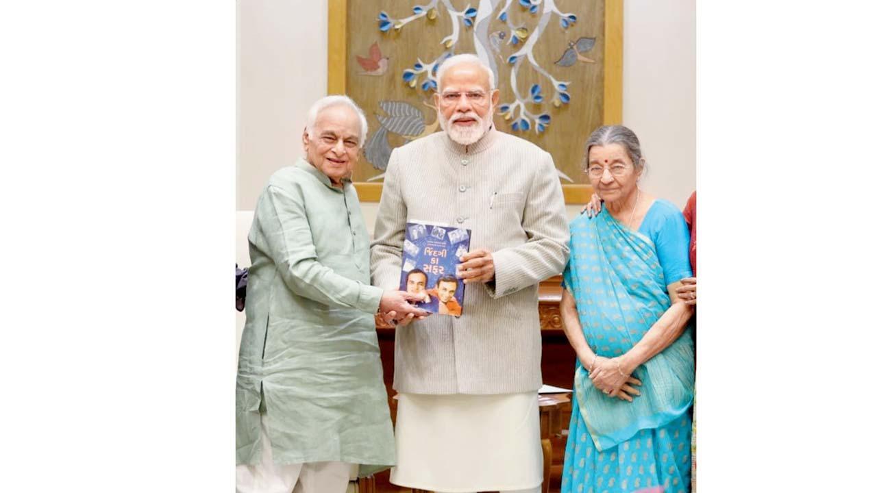 તાજેતરમાં તેમણે દિલ્હીની મુલાકાત દરમ્યાન વડા પ્રધાન નરેન્દ્ર મોદીને મળવાની ઇચ્છા વ્યક્ત કરી