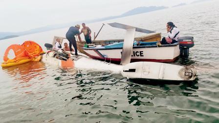 હેલિકૉપ્ટરમાં બે ક્રૂ-સભ્યો અને એક બાળક સહિત ૭મુસાફરો હતા