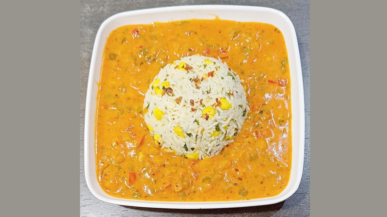 ચીઝી પીત્ઝા રાઇસ બાઉલ